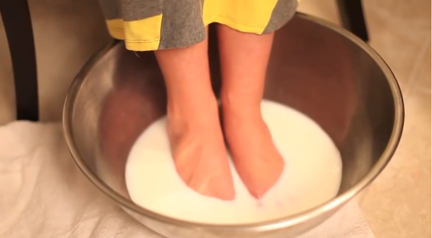 Bain de pied bicarbonate de soude et vinaigre - Lucille Michaud