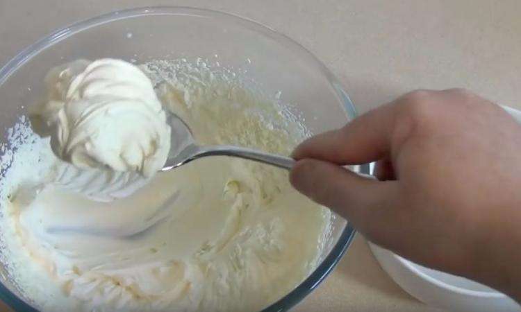 Voici comment préparer une crème fouettée...sans crème - C'est fait