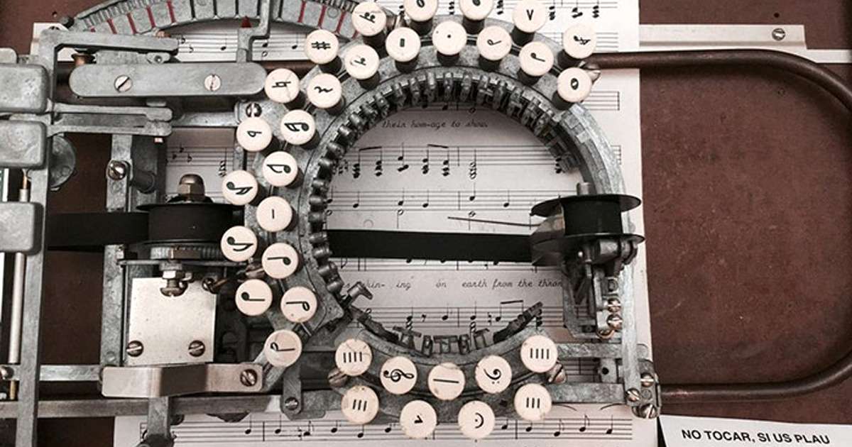 Voici une machine à écrire la musique des années 1950, il n’en reste